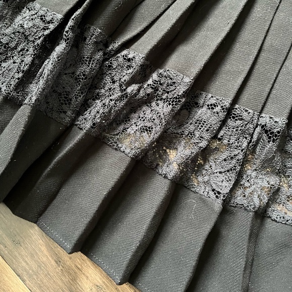 FRENCH CONNECTION black knit sweater with pleated back, lace detail - Picture 7 of 13